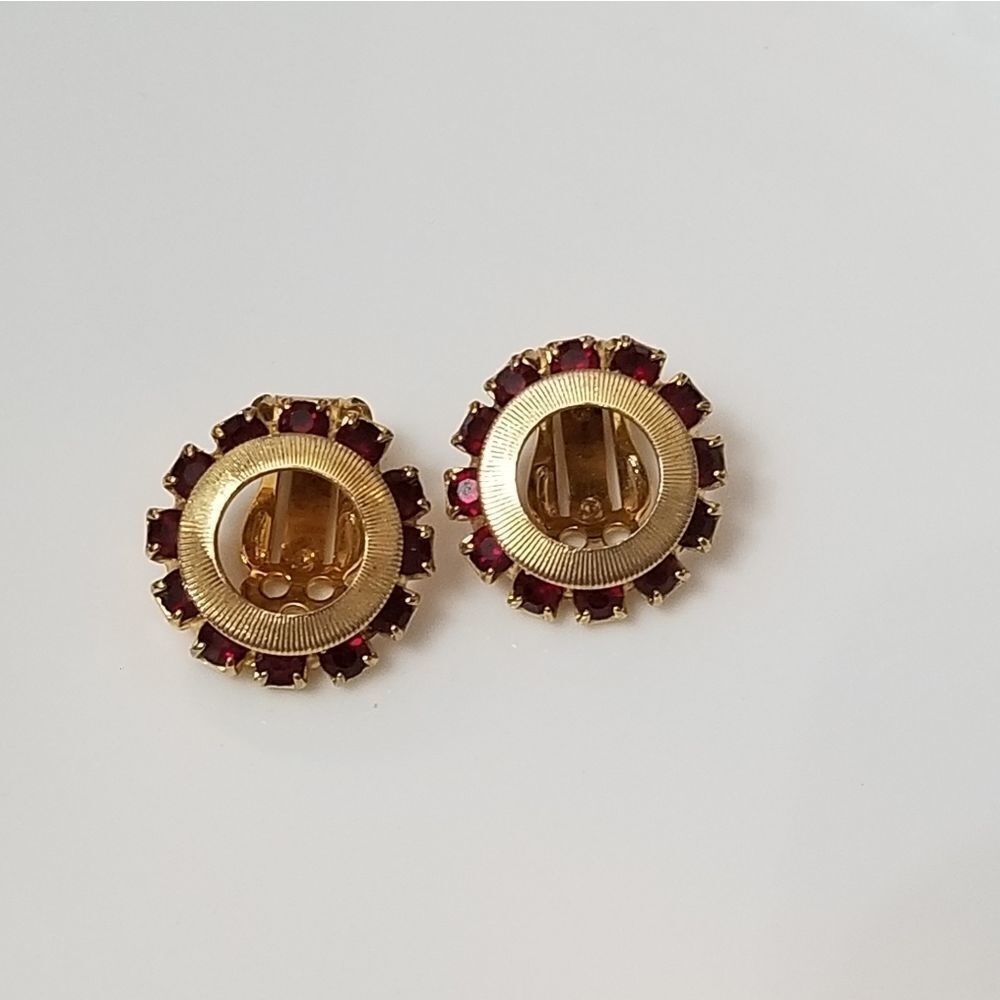 Vntg: Red Rhinestone Earrings